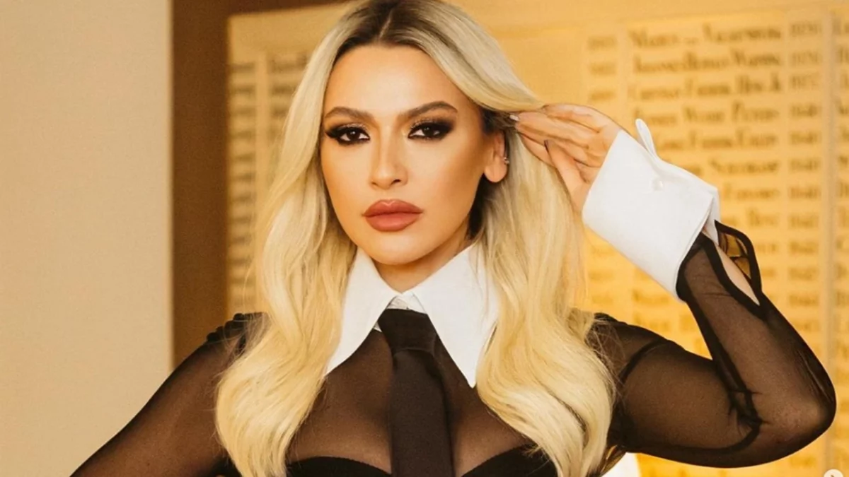 Hadise konsertdə izləyənləri şoka saldı: Alt paltarı... - VİDEO