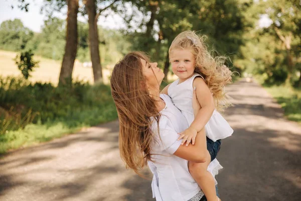 Ana qızına dəhşət yaşatdı: 3 il ərzində görün nə edib - FOTO