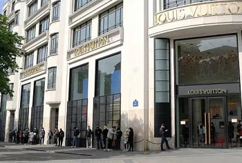 “Louis Vuitton” mağazası qarət olundu