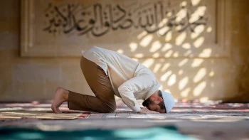 Namaz qılıb məsciddən çıxan mollanı zibil maşını vurub öldürdü