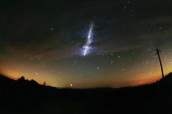 Azərbaycanlı teleaparıcının həyətinə meteorit düşdü - VİDEO